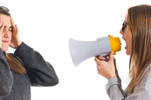 مؤثرة أم متأثرة